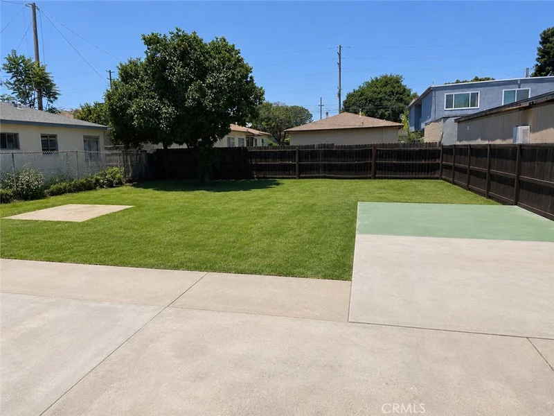 2345 W Cameron photo 2