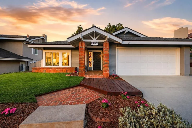 9795 Saskatchewan, San Diego, CA 92129