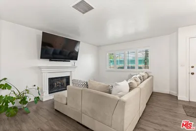 4241 1/2 Lennox Boulevard B