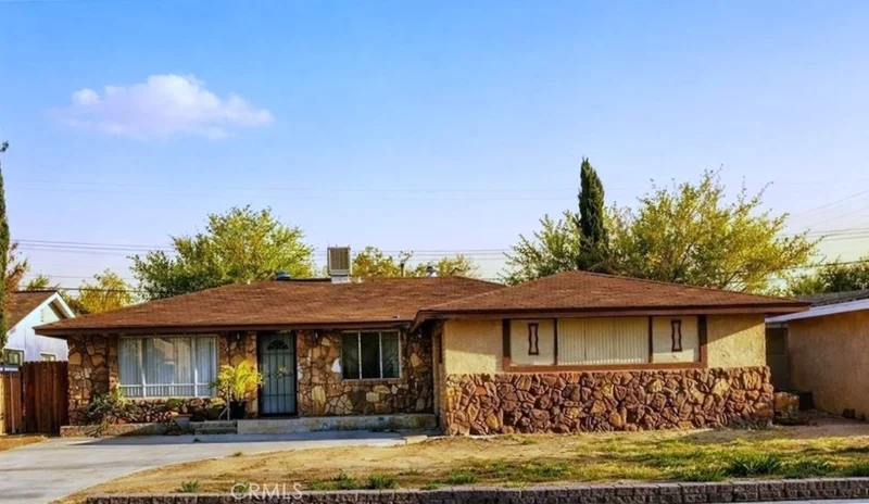 1017 W Avenue H8, Lancaster, CA 93534