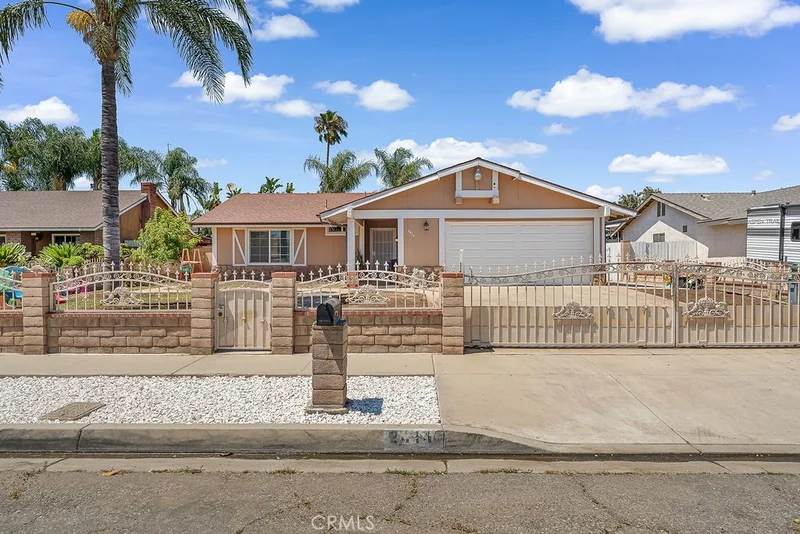 Photo 2 of 2414 Etiwanda Avenue