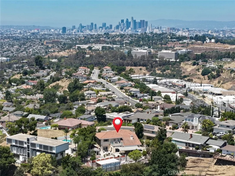 906 Summit Place