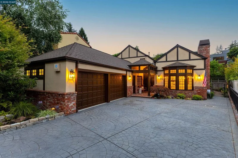 21 Oval Rd