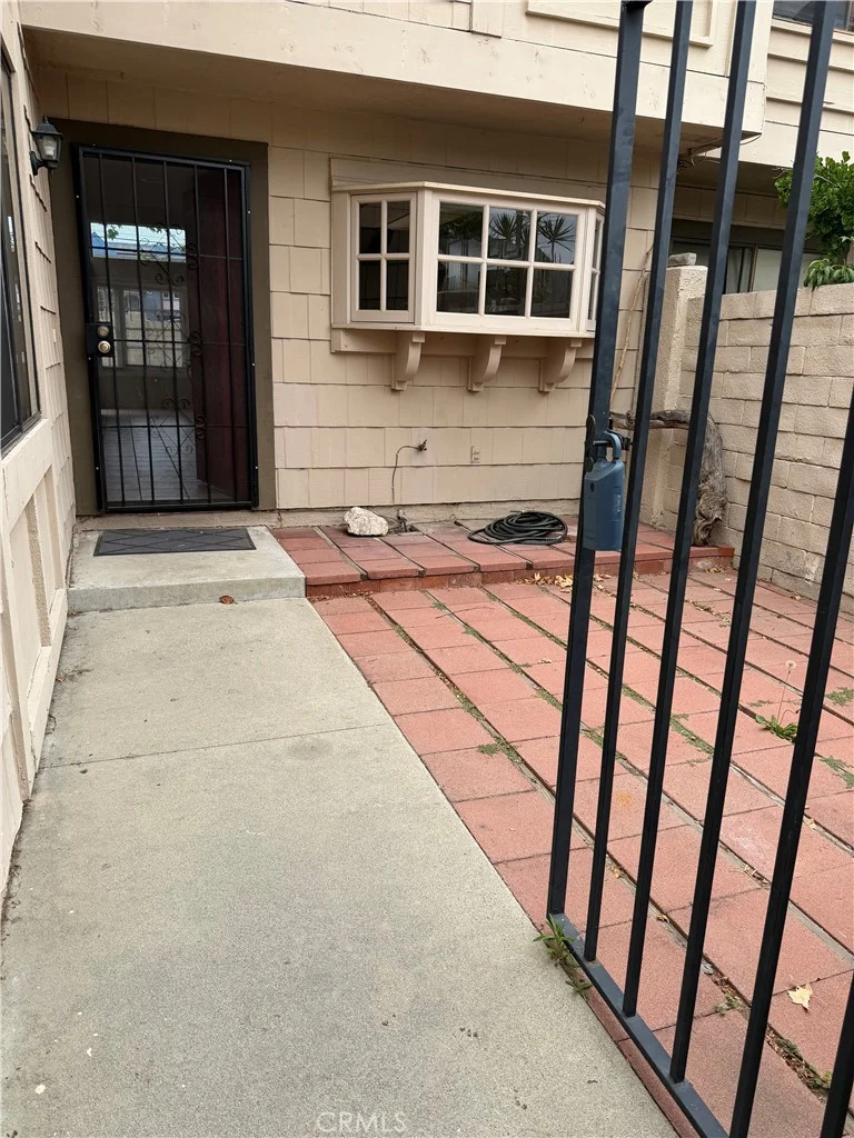 Photo 2 of 2624 N Tustin Avenue D