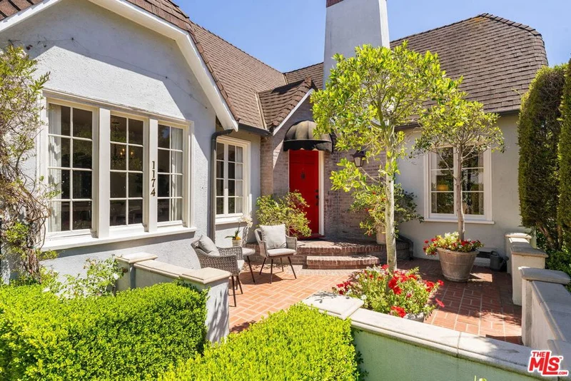 1174 Masselin Avenue, Los Angeles, CA 90019