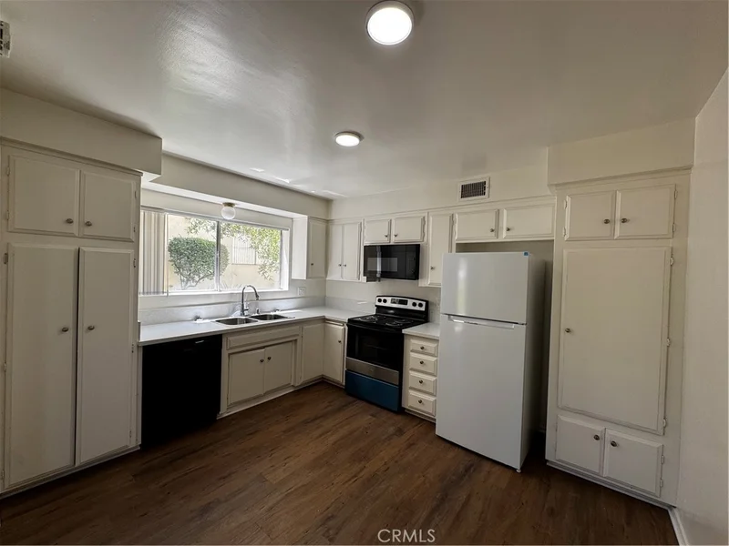 475 E Cypress 110