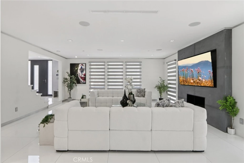 Interior 4