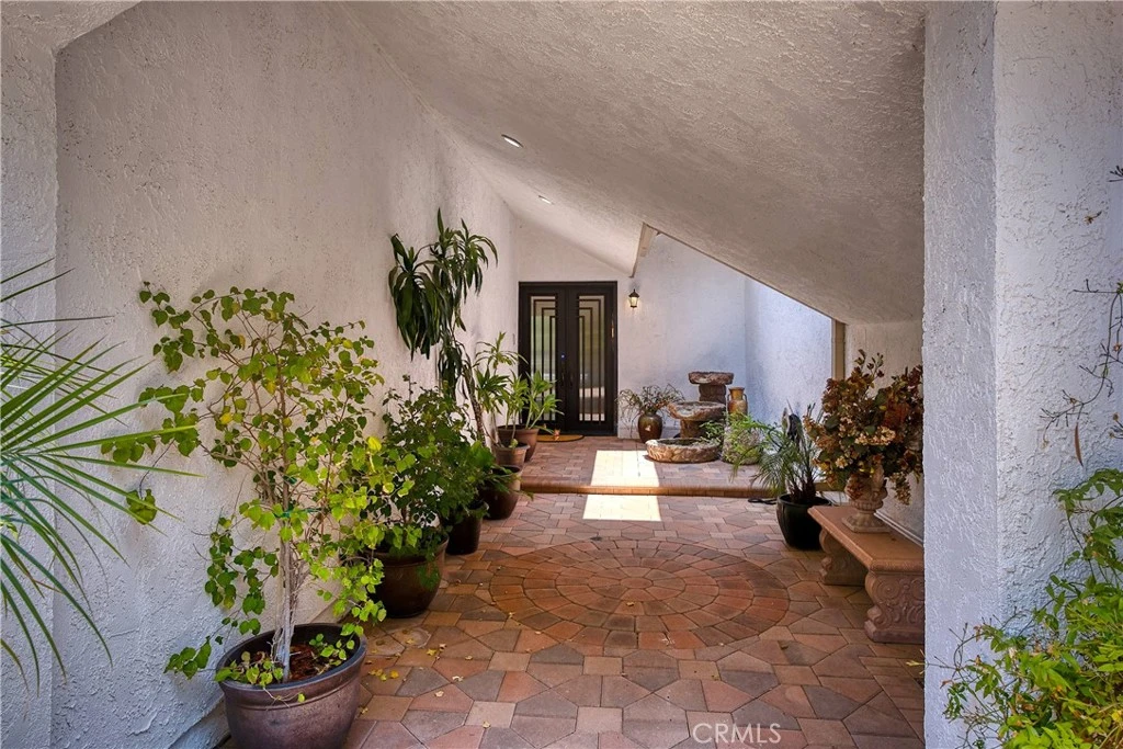 Interior 3