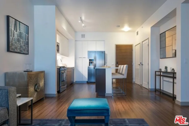 3033 Wilshire Avenue 816 photo 2