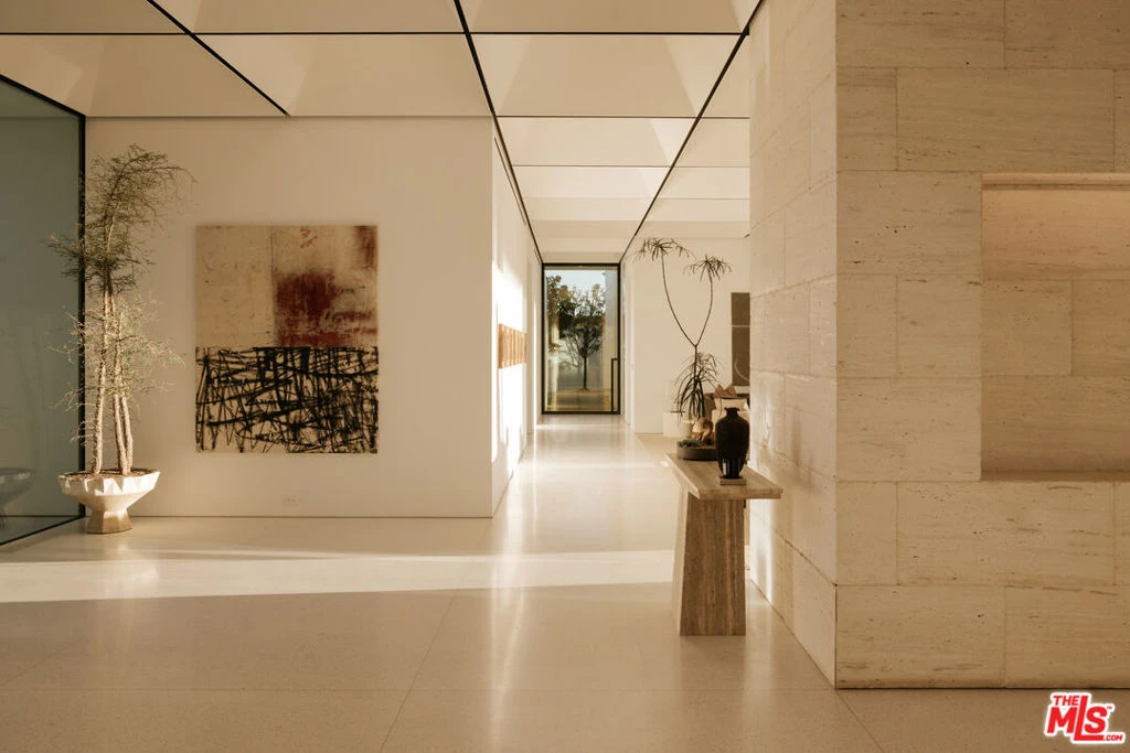 Interior 4