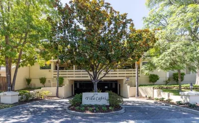 576 W Parr Avenue 21