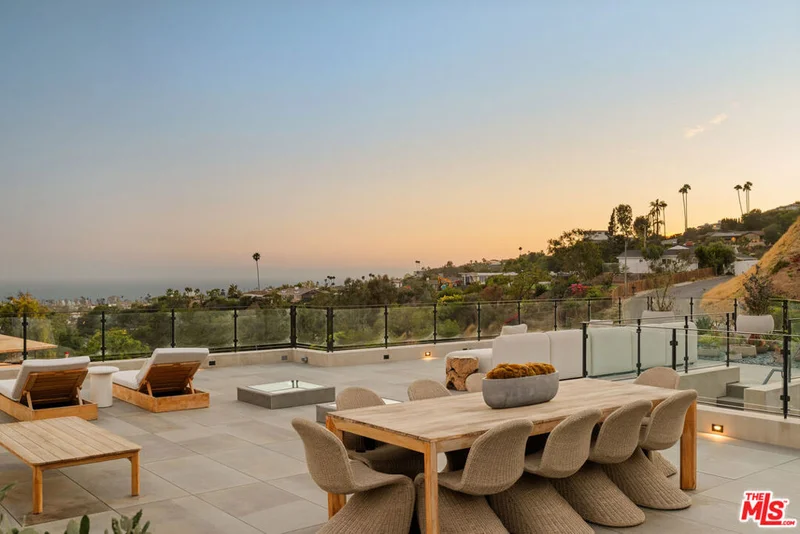 Photo 2 of 1205 Las Lomas Place