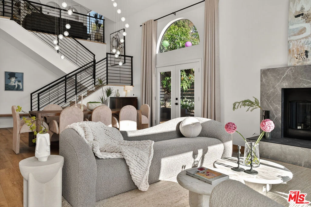Interior 4