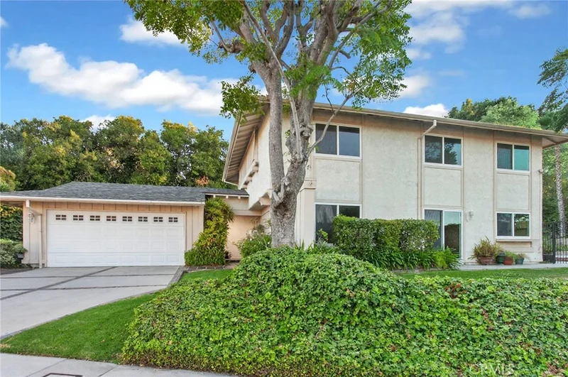 Photo 2 of 23633 Del Cerro Circle