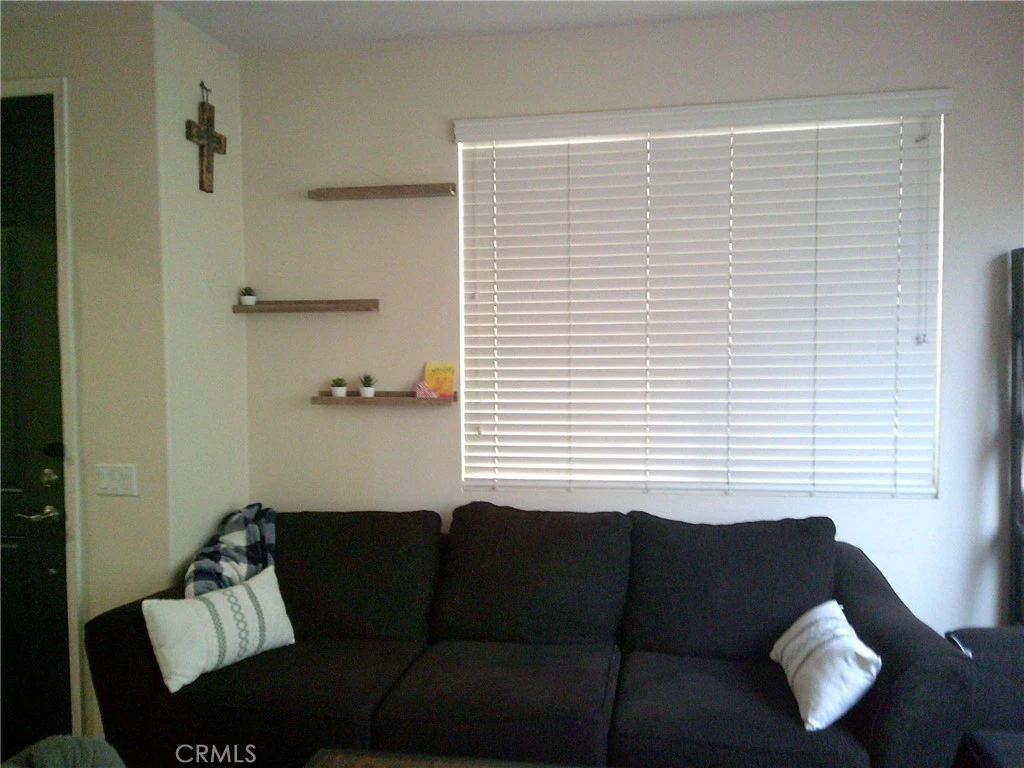 Interior 4