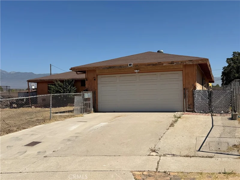 17810 Vine