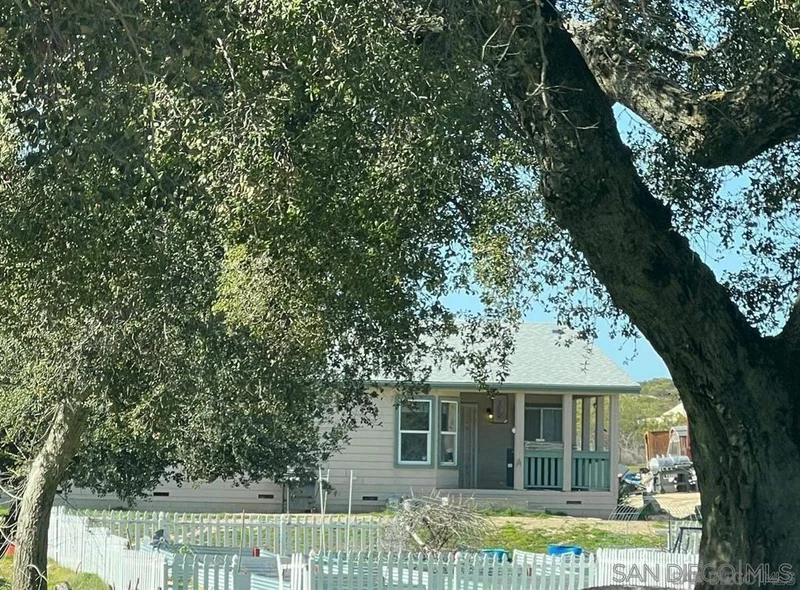 Photo 2 of 1122 Tierra Del Sol
