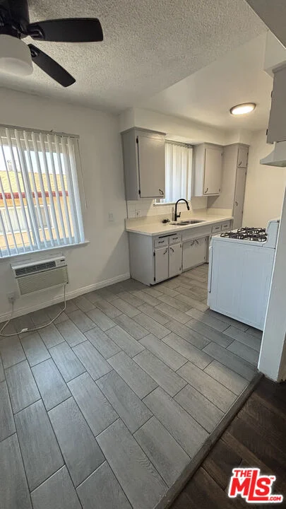 8759 Tobias Avenue Apt 29 photo 2