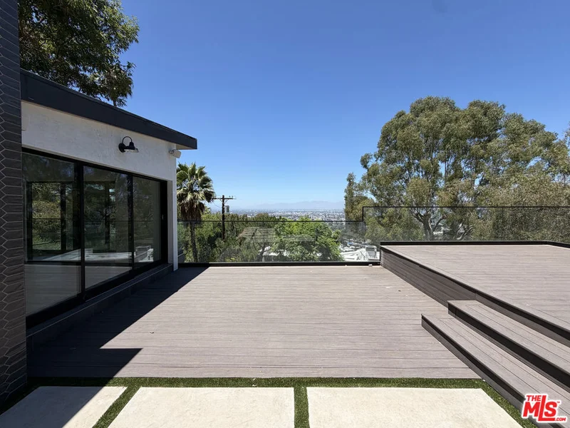 3565 Multiview Drive photo 2