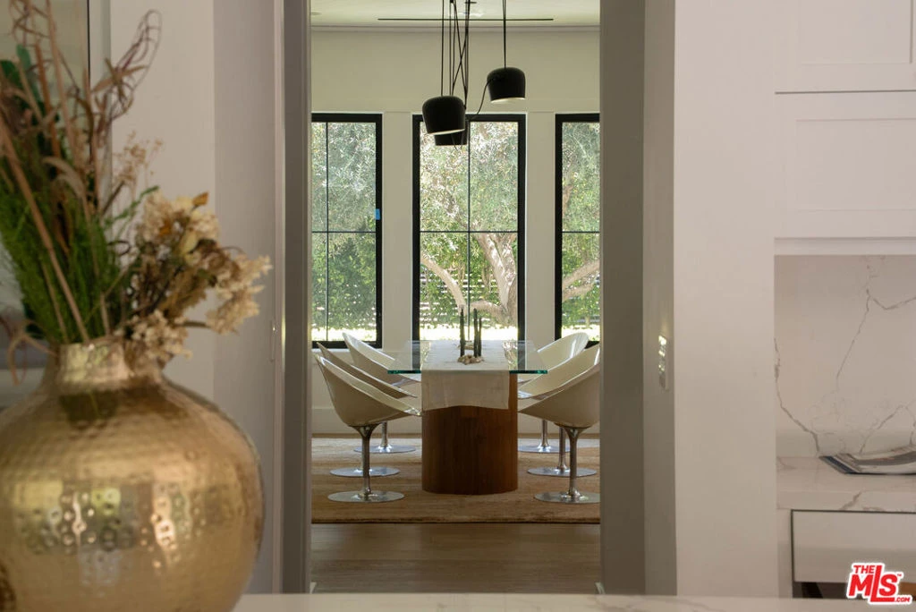 Interior 3