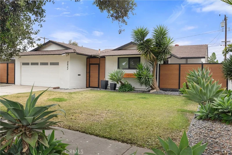 Photo 2 of 2422 S Salta Street