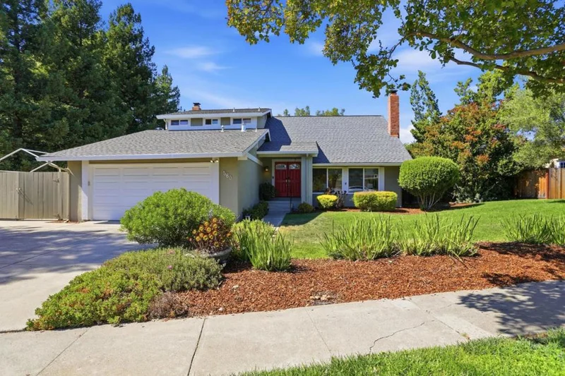 560 Tawny Drive photo 2