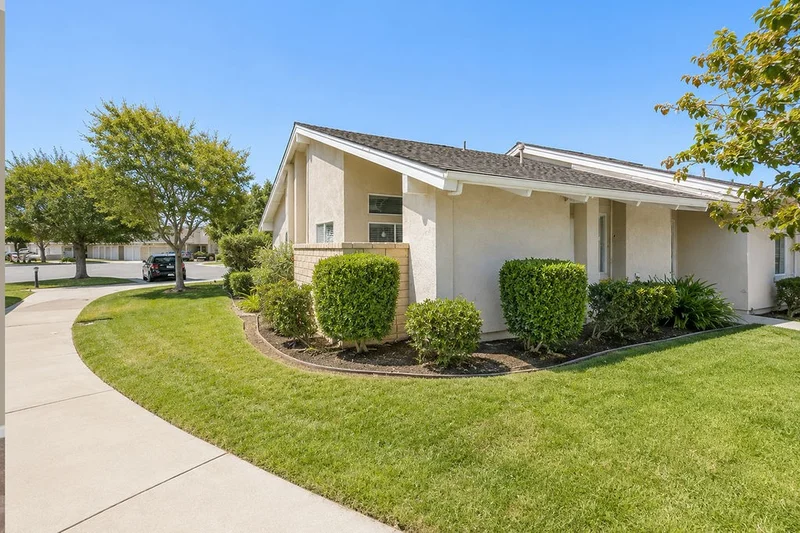 8877 Tulare Drive 313D, Huntington Beach, CA 92646