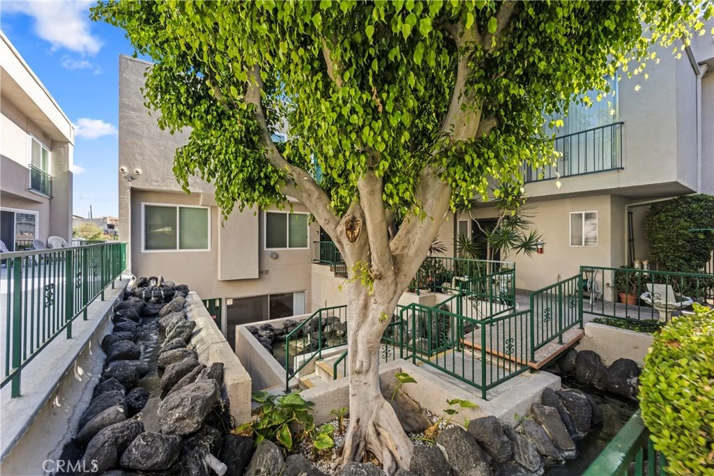 Interior 4