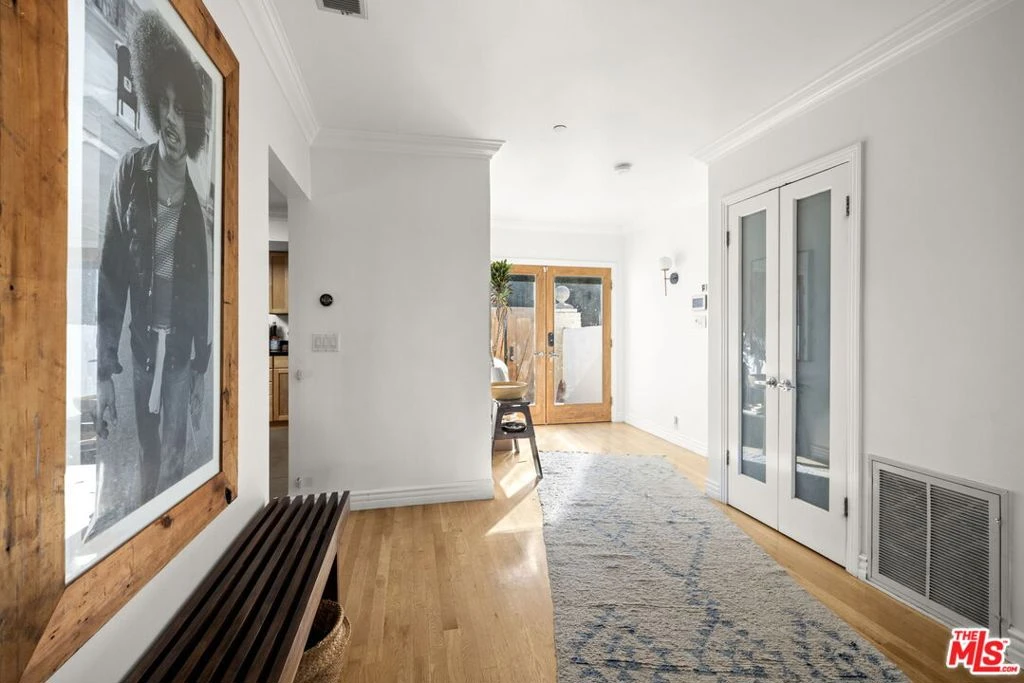 Interior 4
