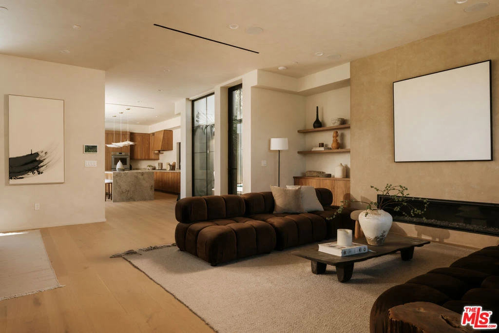 Interior 4