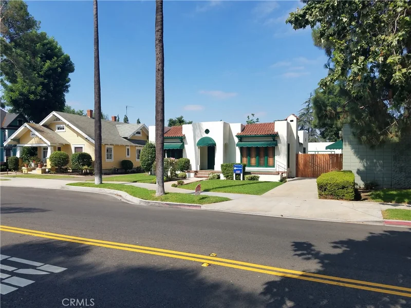 Photo 2 of 454 S Glassell