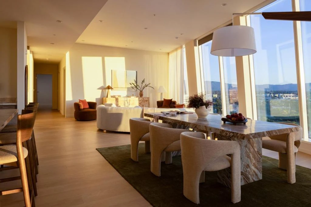 Interior 4