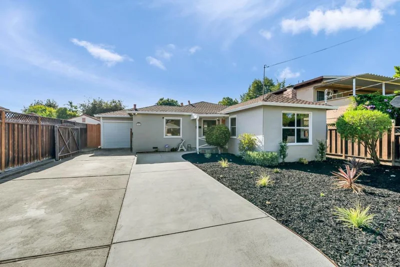 389 Lastreto Avenue