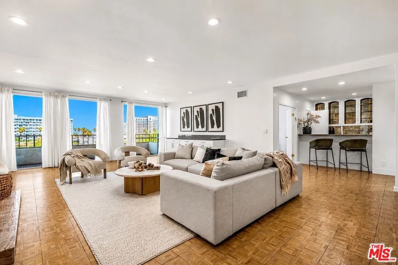 339 N Palm Drive 504