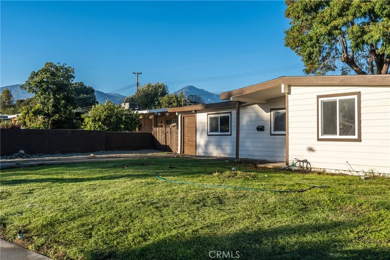 Photo 2 of 2934 Sumner Avenue