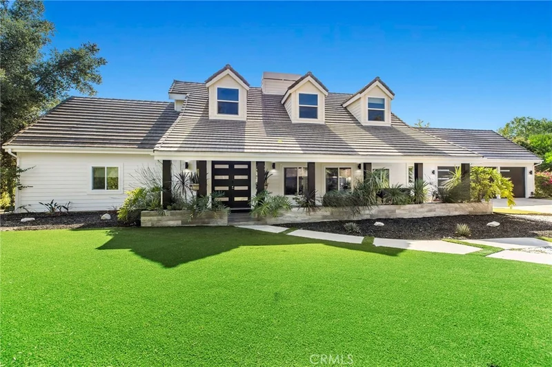 Photo 2 of 207 Saddlebow Road