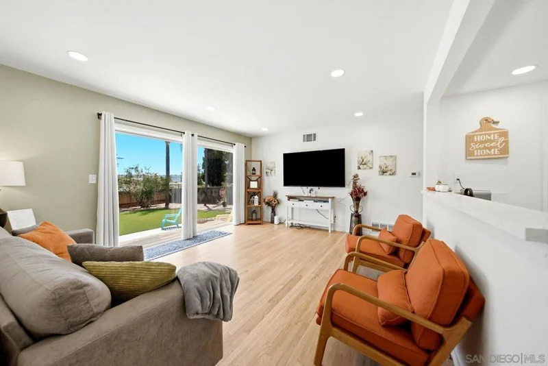 817 Arboleda Rd photo 2