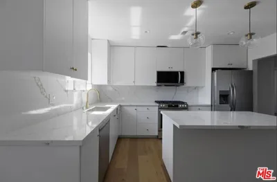 16130 Devonshire Street photo 2