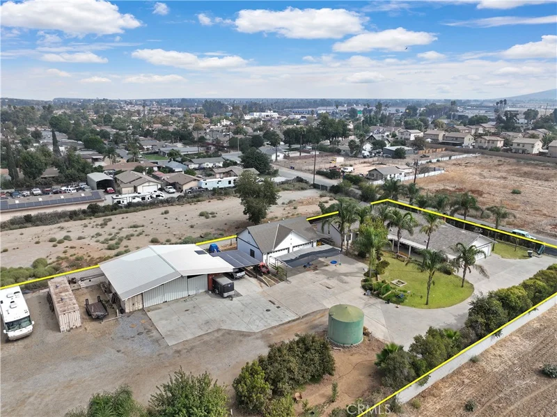 875 Clark photo 2
