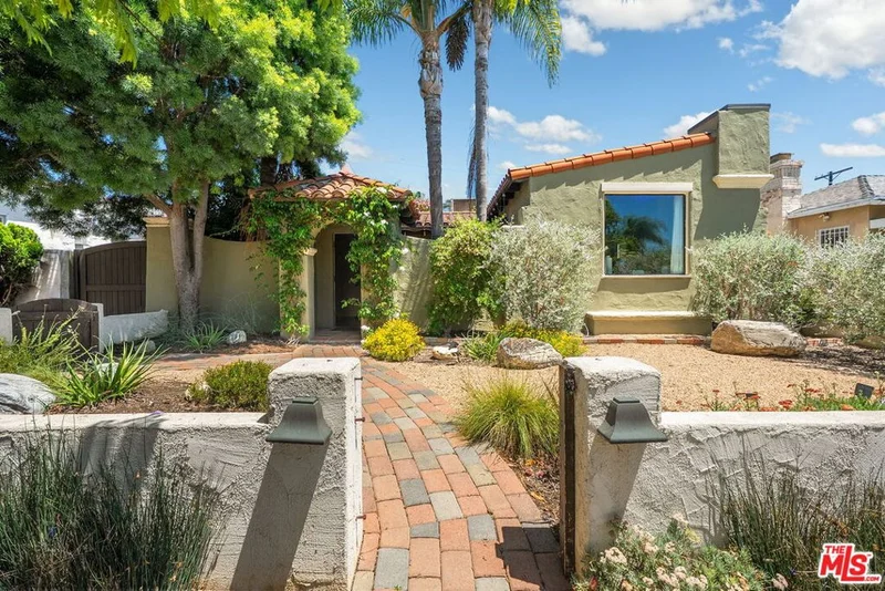 8955 Beverlywood Street, Los Angeles, CA 90034