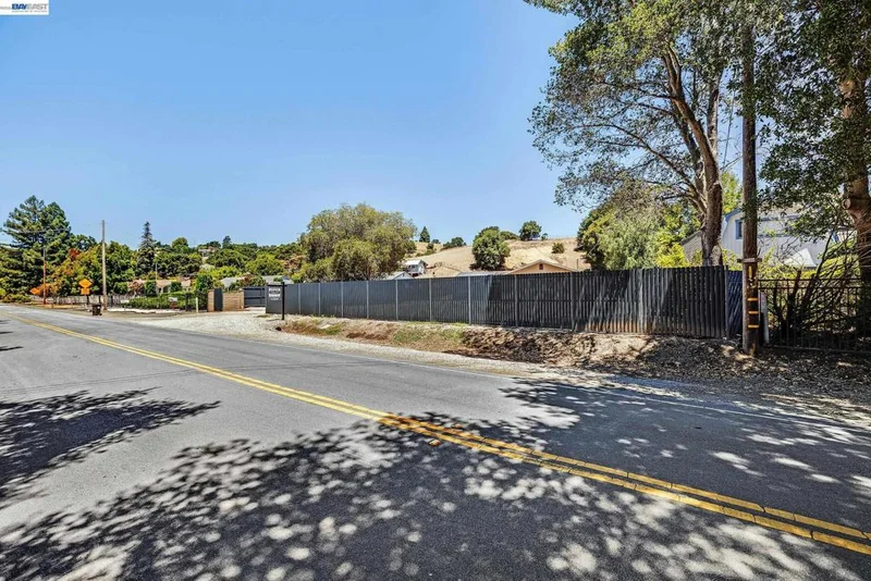 6344 Paloverde Rd, Castro Valley, CA 94552