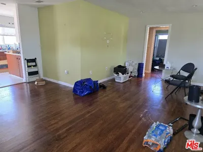 612 W Ellis Avenue photo 2