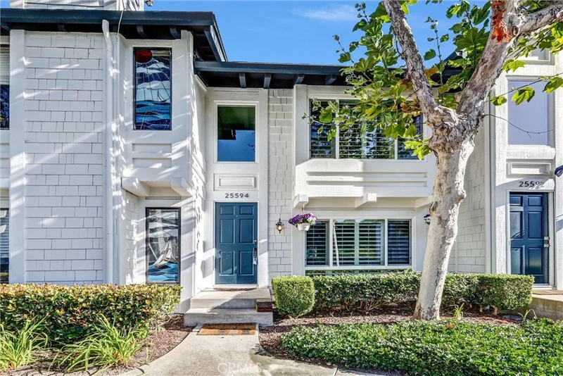 25594 Paseo La Cresta