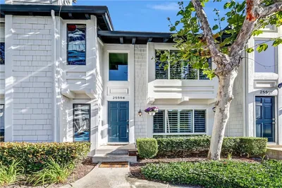 25594 Paseo La Cresta