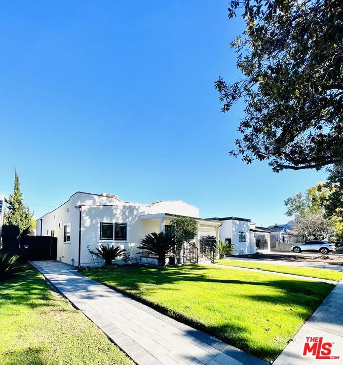 926 N Pass Avenue, Burbank, CA 91505