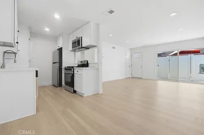 307 N Tustin D