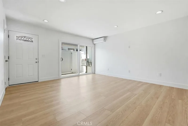 307 N Tustin D photo 2