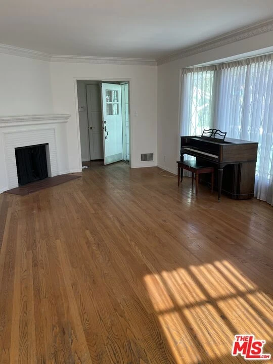Interior 3
