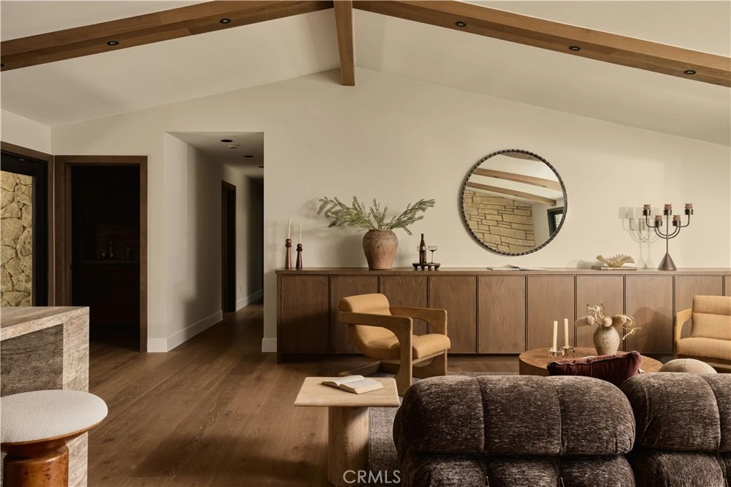 Interior 4