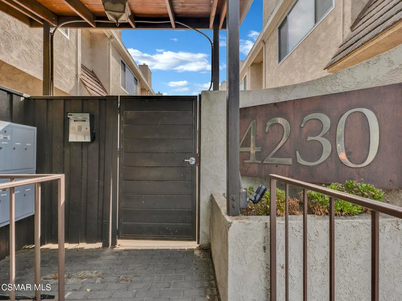 Photo 2 of 4230 Whitsett Avenue 9